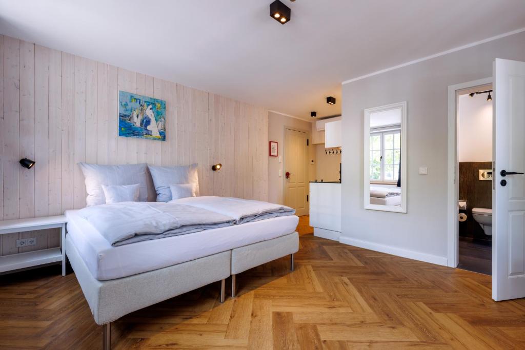 Logierhaus RheintorEins - Apartment With City View