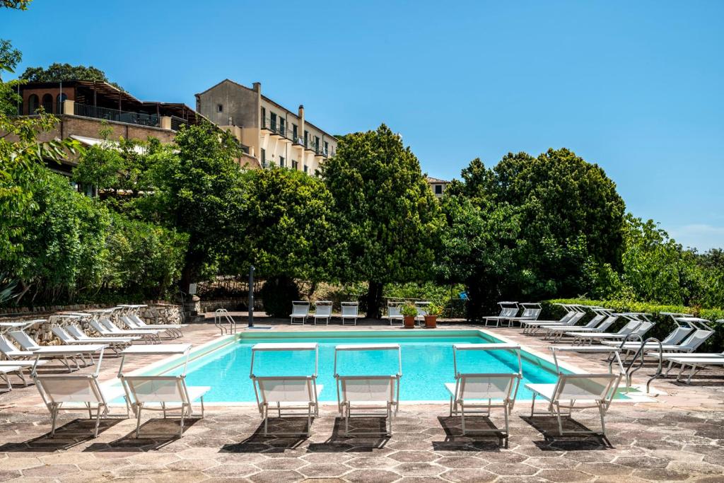 Bazén v ubytování Hotel Monteconero nebo v jeho okolí