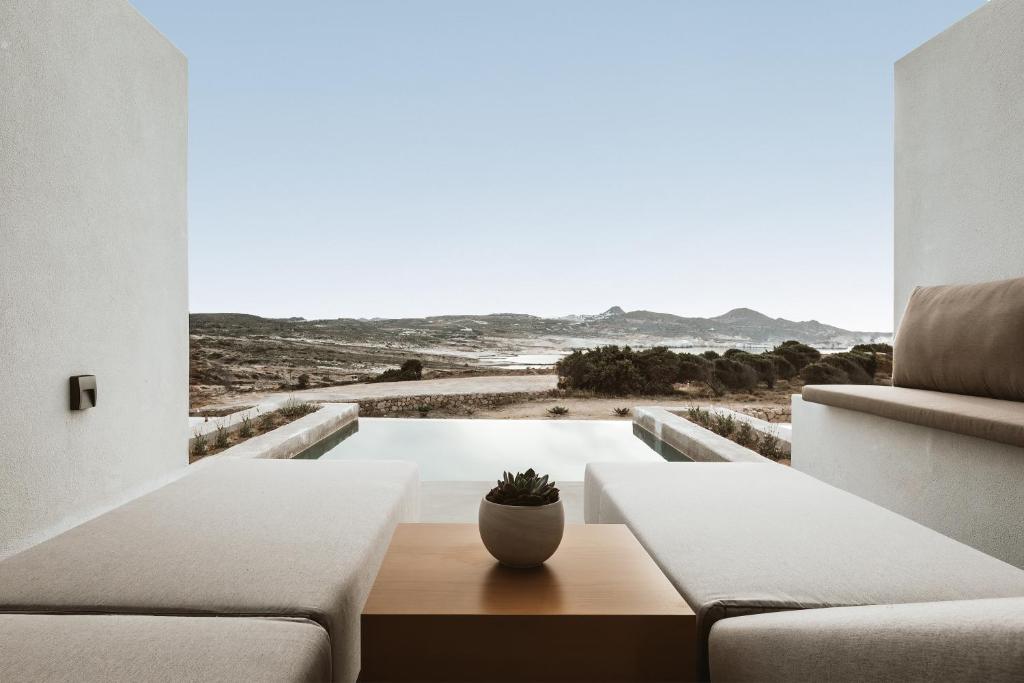 Domes White Coast Milos, Adults Only - Small Luxury Hotels of the World - 豪华套房的视野与私人游泳池