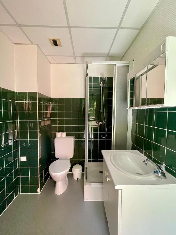 La Baleine Blanche - Chambres - Triple Room With Private Bathroom