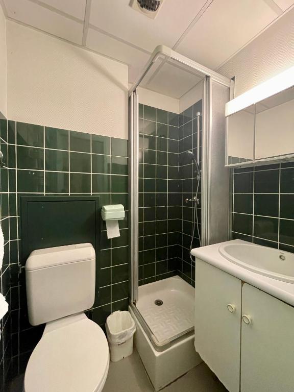La Baleine Blanche - Chambres - Family Room With Private Bathroom