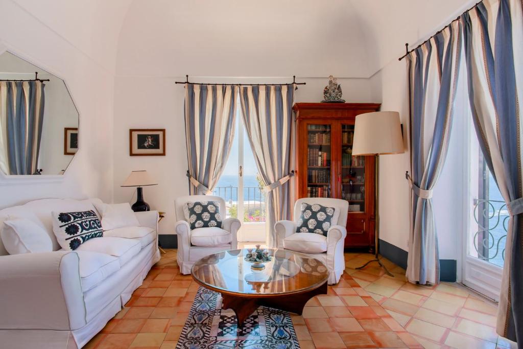 A seating area at Villa Trara