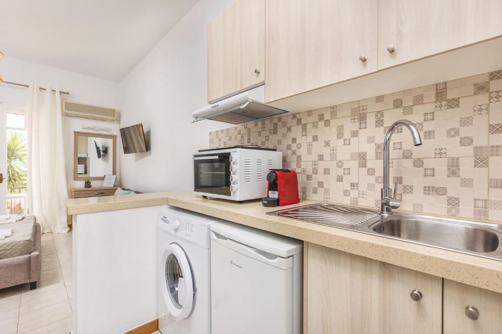 Kuchyň nebo kuchyňský kout v ubytování P Koklas Apartments