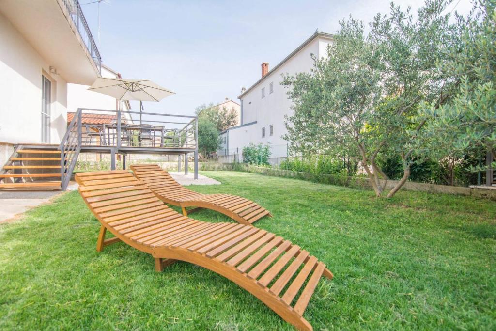 Vonkajšia záhrada v ubytovaní Apartment Nia - dream vacation in Biograd