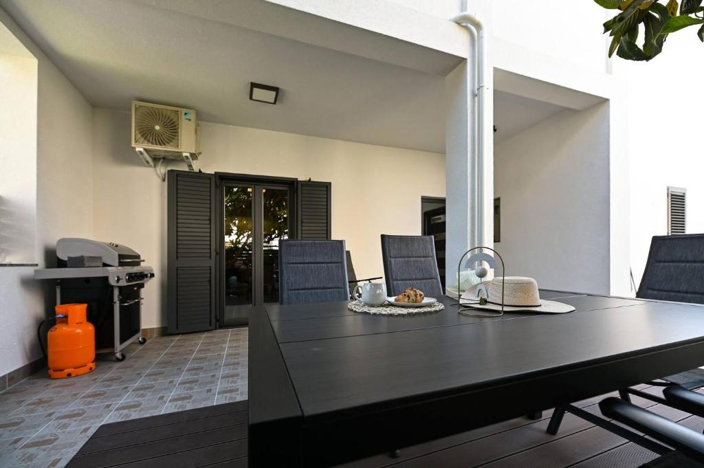 Apartment Judy, Terrace&Garden, 80m from the Beach - Apartment