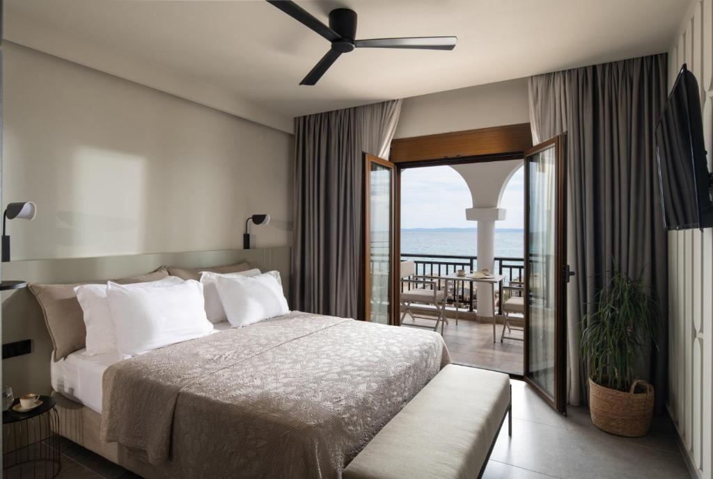 Posteľ alebo postele v izbe v ubytovaní Assano Seafront Luxury