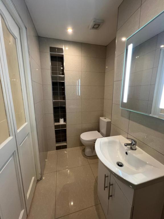 Koupelna v ubytování Lovely Dublin Home - Just 15 Mins to City Centre
