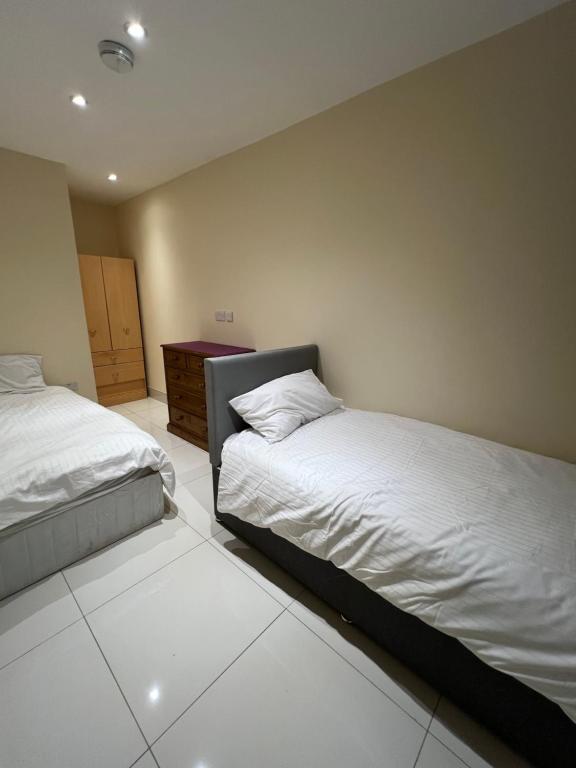 Postel nebo postele na pokoji v ubytování Lovely Dublin Home - Just 15 Mins to City Centre