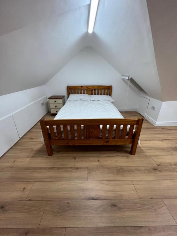 Postel nebo postele na pokoji v ubytování Lovely Dublin Home - Just 15 Mins to City Centre