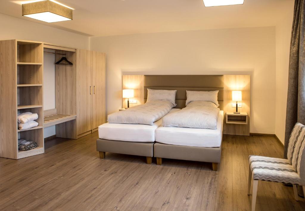 Postel nebo postele na pokoji v ubytování Rüters Parkhotel