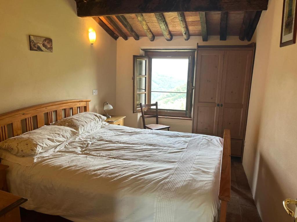 Postel nebo postele na pokoji v ubytování Casa Fucina in Corsagna, Borgo a Mozzano, Lucca