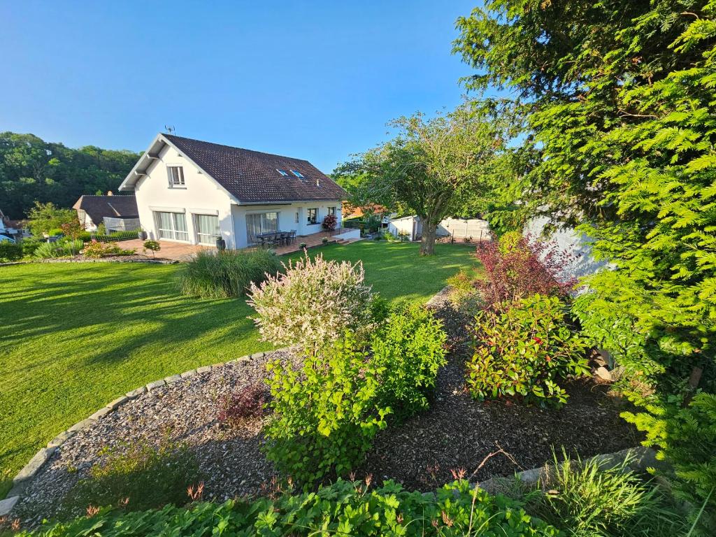 Photo de la galerie de l'établissement Gîte Au Cèdre, à Puys