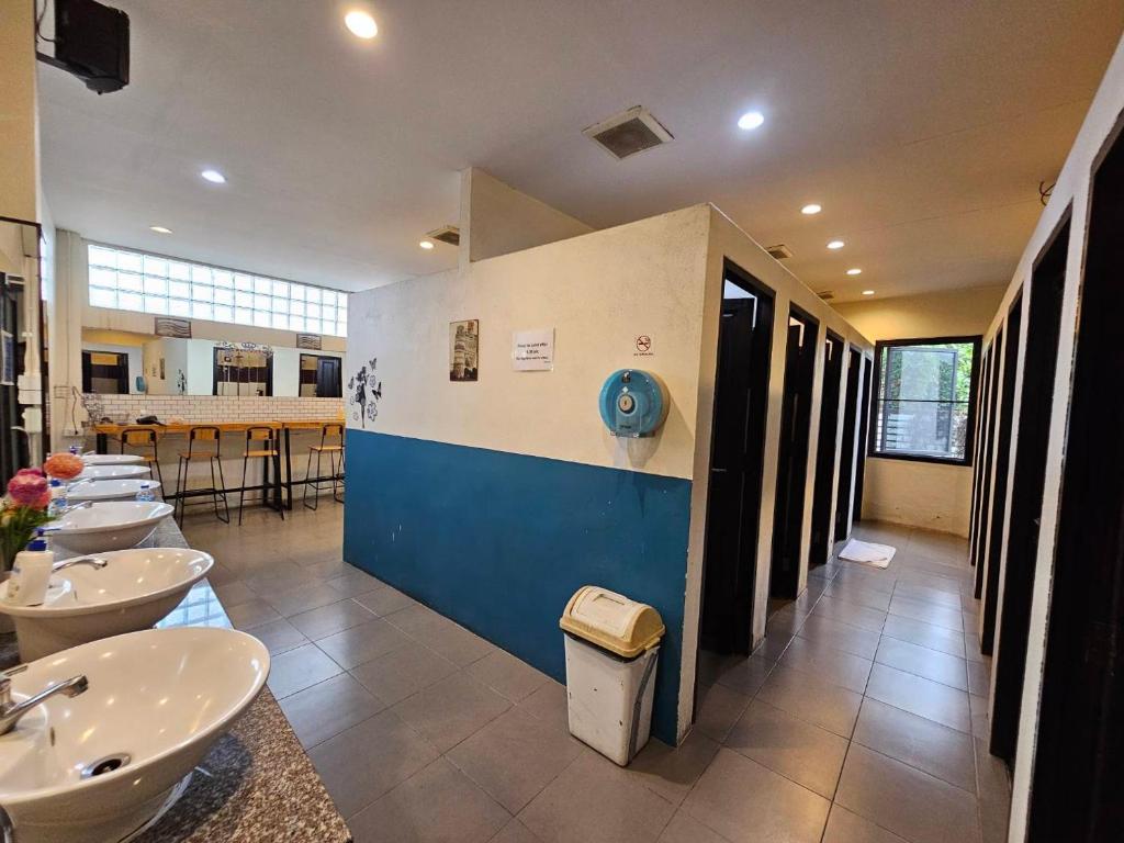 Kuchyň nebo kuchyňský kout v ubytování Mercy Hostel