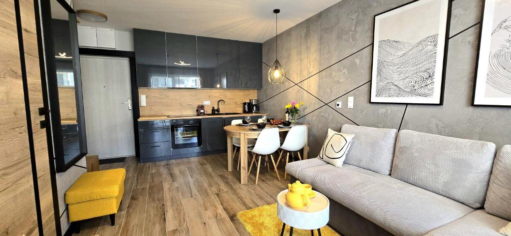 Η κουζίνα ή μικρή κουζίνα στο Apartament Joanna Jantar Resort by TriApart