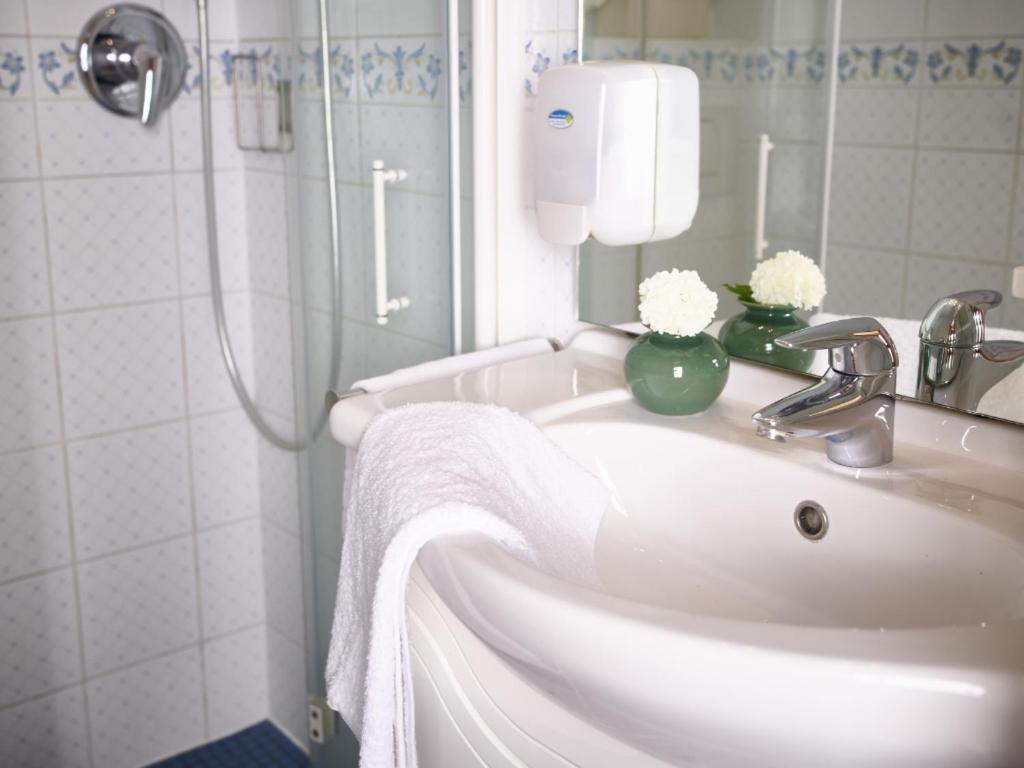 Koupelna v ubytování Hotel Garni Buchenhof
