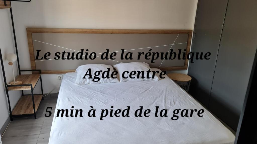 Posteľ alebo postele v izbe v ubytovaní Le Studio de la République