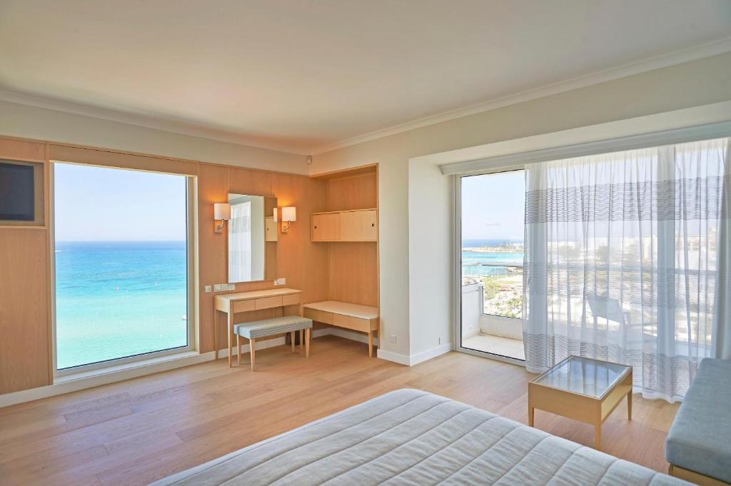 Sunrise Beach Hotel - Panoramic Sea View Suite