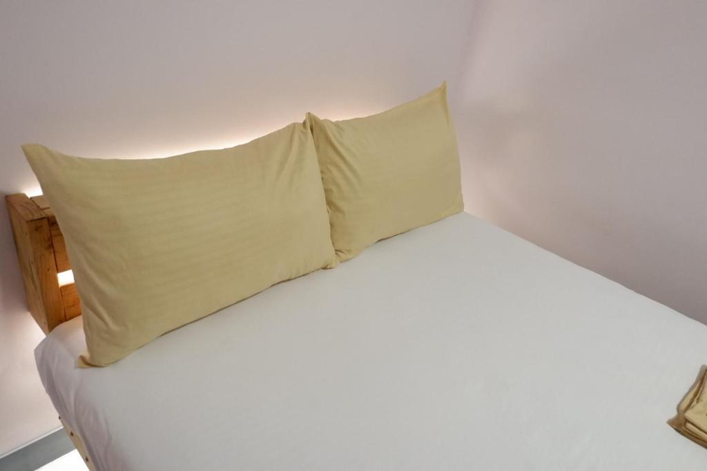 Postel nebo postele na pokoji v ubytování Borj Hotel