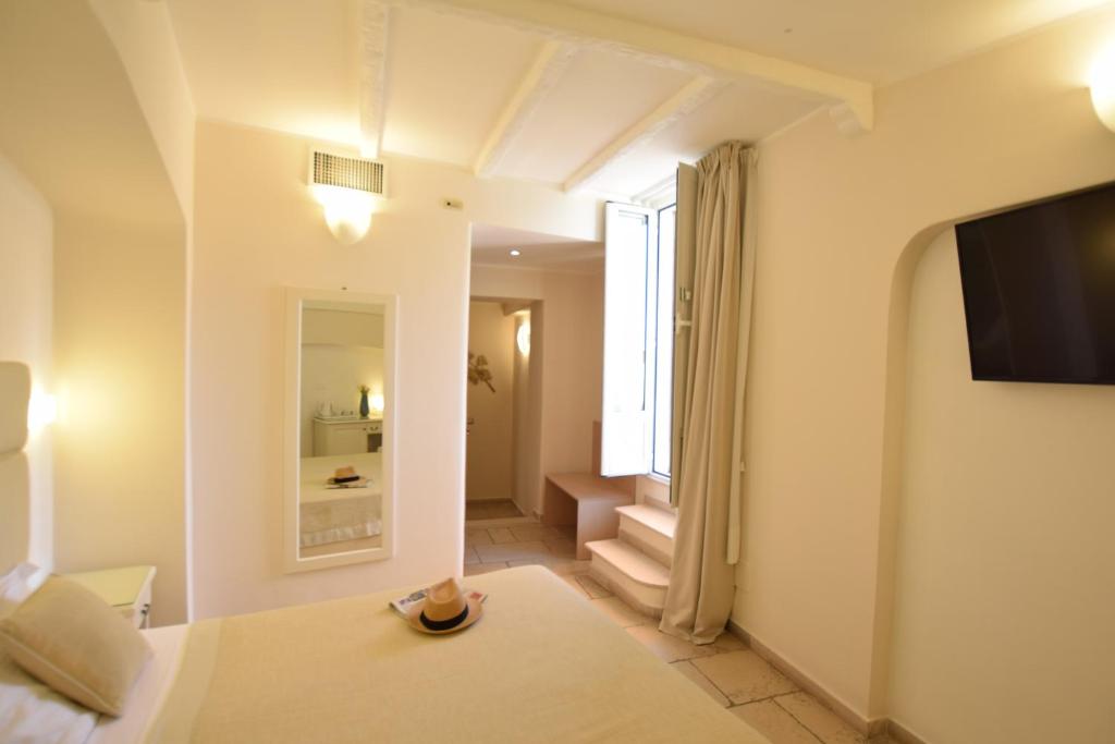TV a/nebo společenská místnost v ubytování Hotel L'Arcangelo - Boutique Hotel