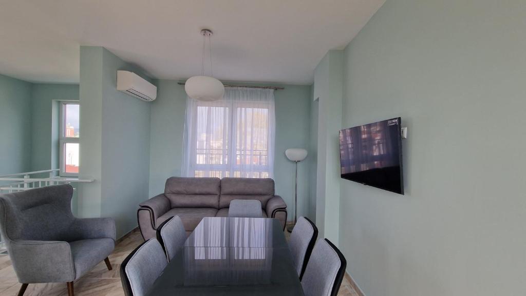 View of 3BR Penthouse Suite with Massive Private Rooftop - Airbnb