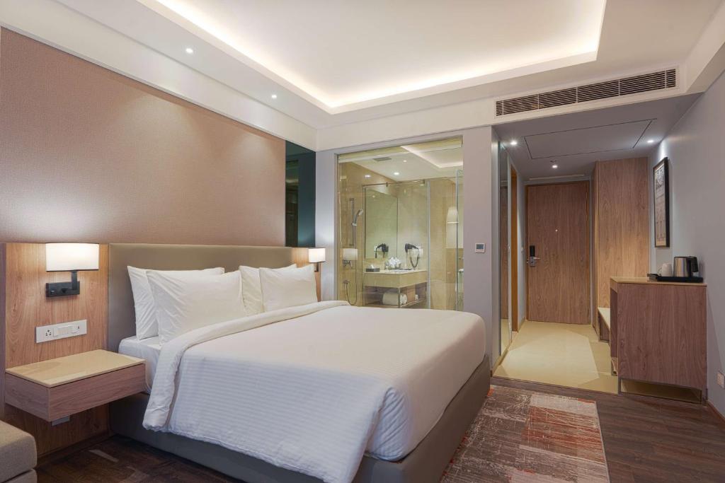 Postel nebo postele na pokoji v ubytování Park Inn by Radisson Ayodhya
