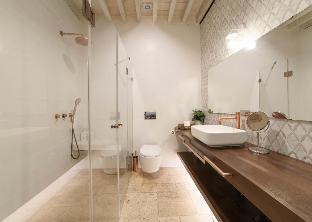 Koupelna v ubytování Napoleon suites