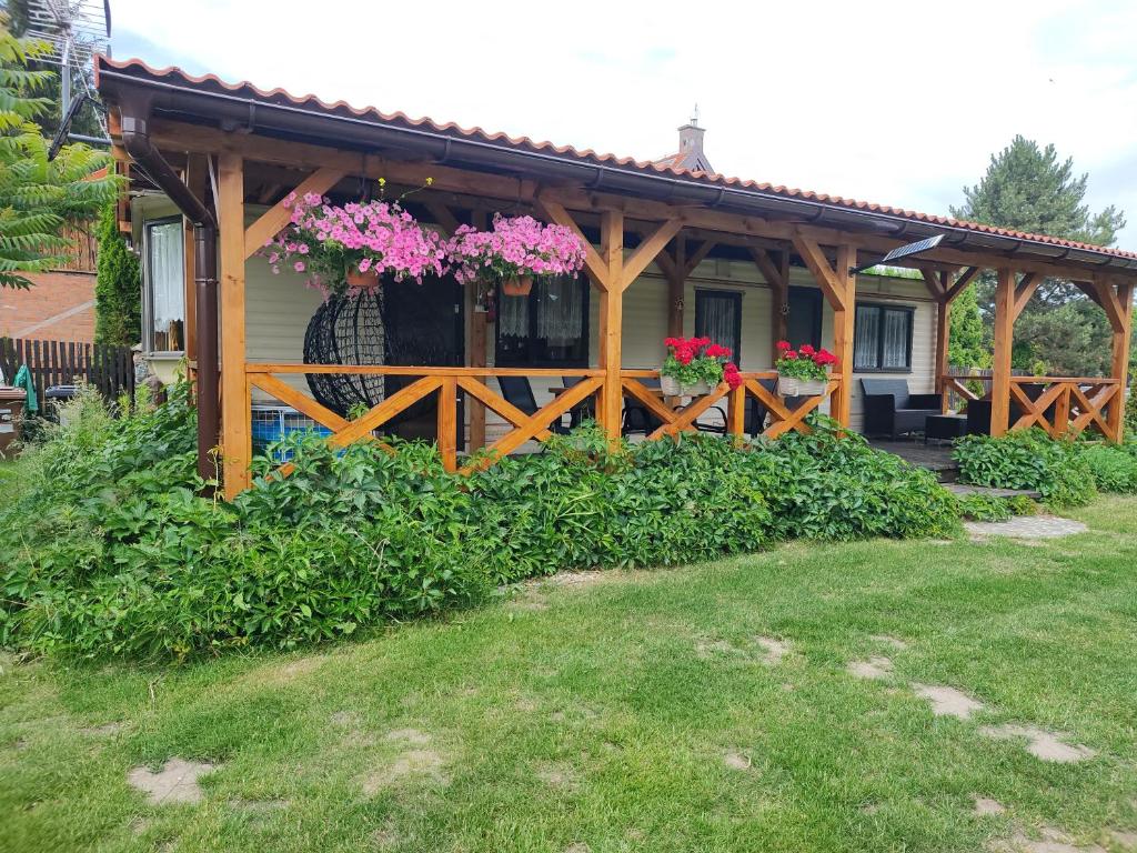 En have udenfor Domki na półwyspie Kal