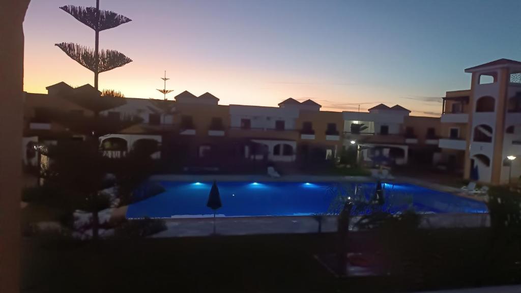 Bazén v ubytování Salicorne Saidia avec piscine nebo v jeho okolí