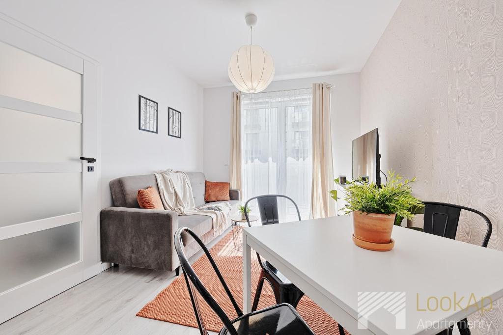 Primo II by LookAp - One-Bedroom Apartment