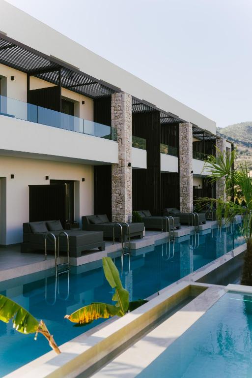 Bazén v ubytování LAN-GO SIVOTA Luxury Living nebo v jeho okolí