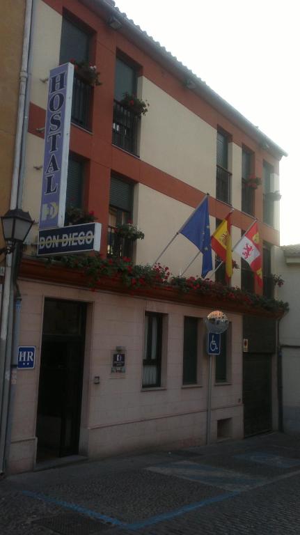 Edificio en el que se encuentra el hostal o pensión