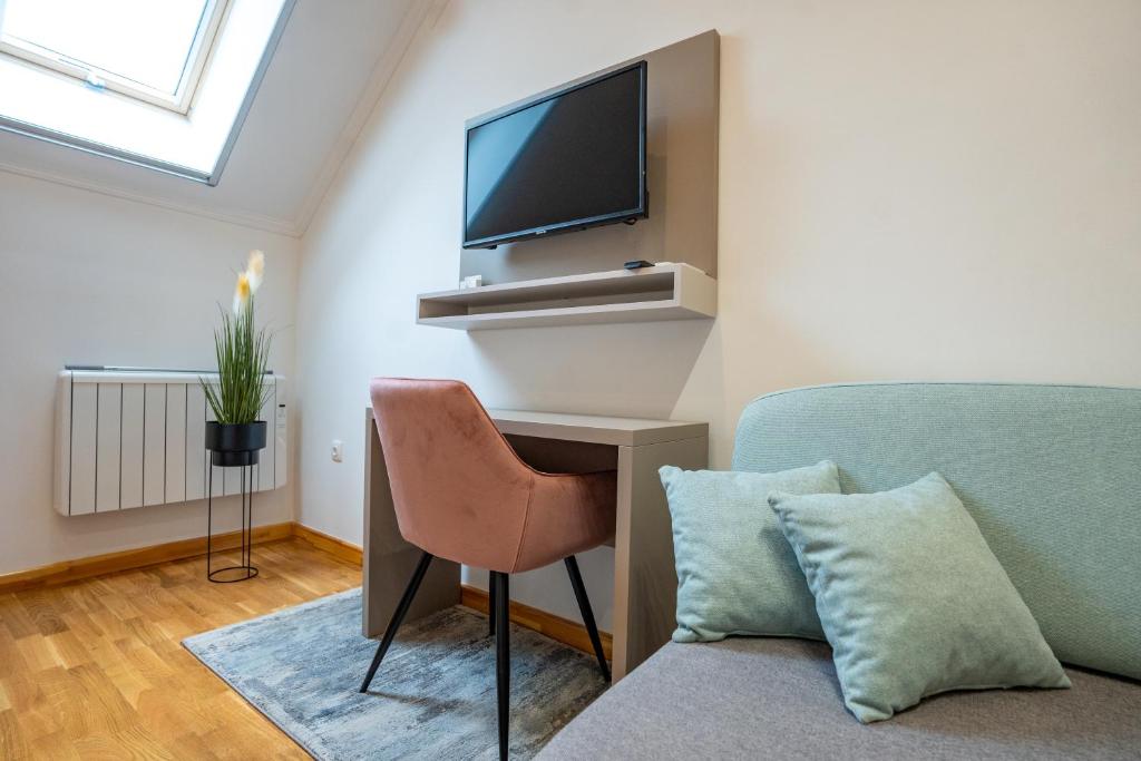 TV a/nebo společenská místnost v ubytování Végvár Spa Apartman
