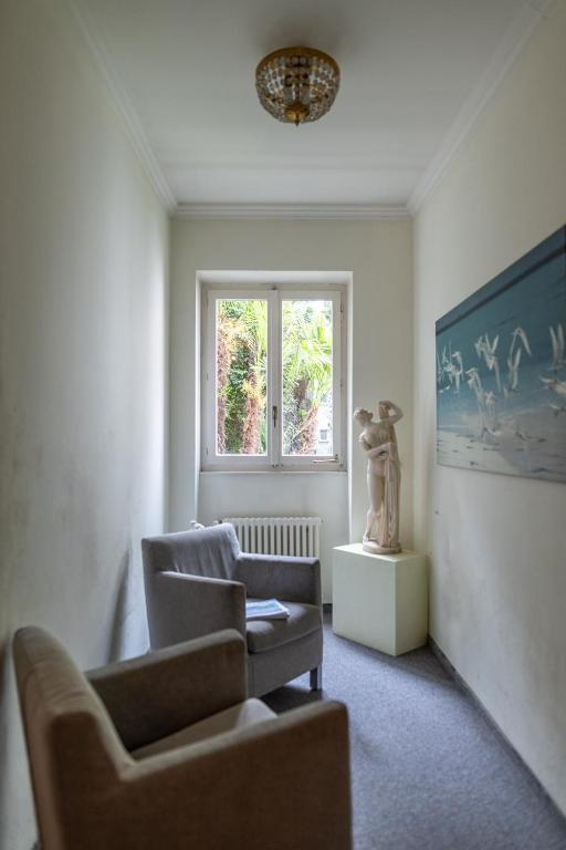 Posezení v ubytování Suite Stays by Hotel La Perla