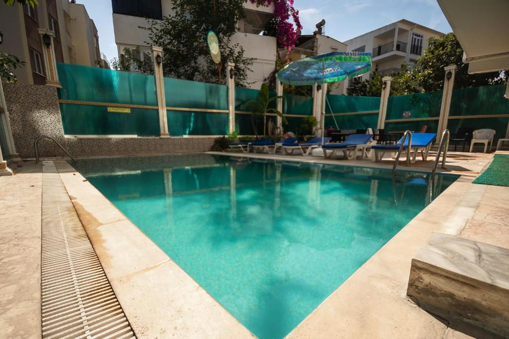 Bazén v ubytování Behram Hotel nebo v jeho okolí