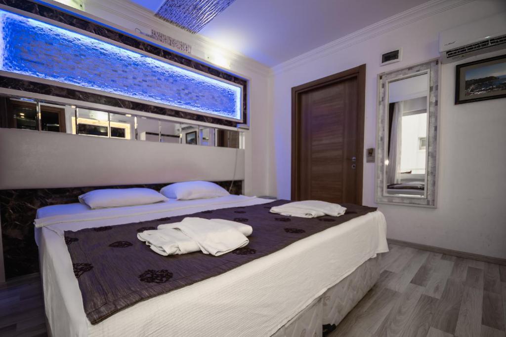 Postel nebo postele na pokoji v ubytování Behram Hotel