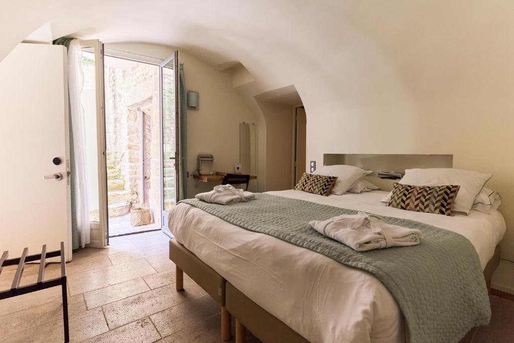 Boutique Hôtel Entraigues - Chambre Double Confort - Flore Au Sol