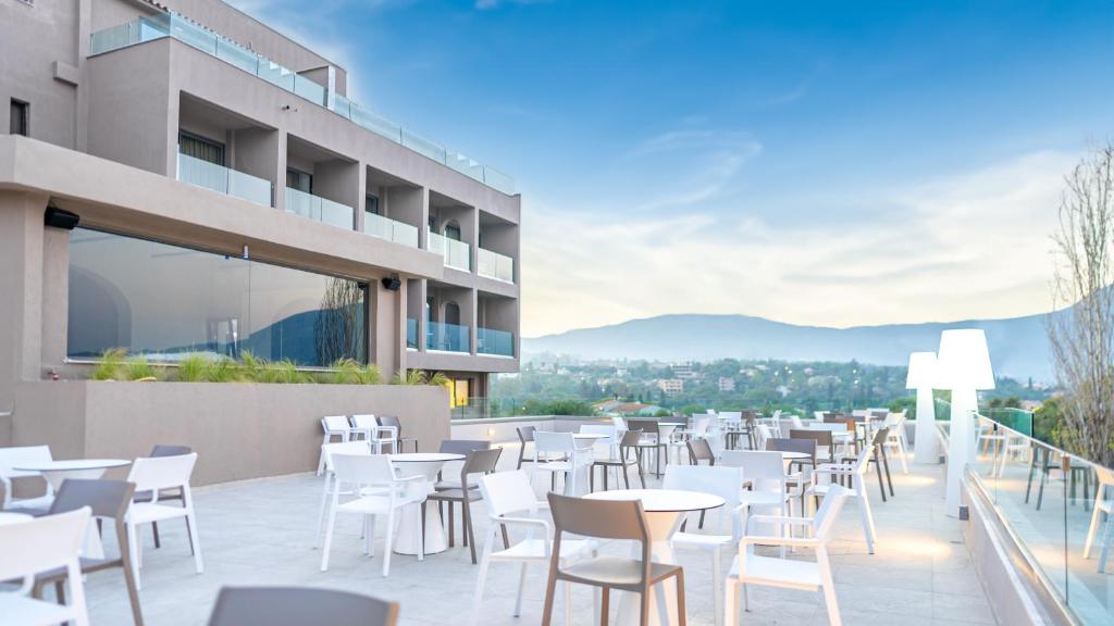 Nespecifikovaný výhled na hory nebo výhled na hory při pohledu z hotelu
