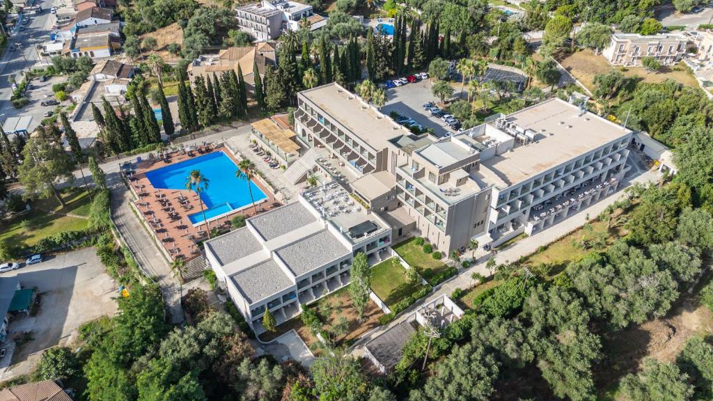 Bazén v ubytování Iolida Corfu Resort & Spa by Smile Hotels nebo v jeho okolí