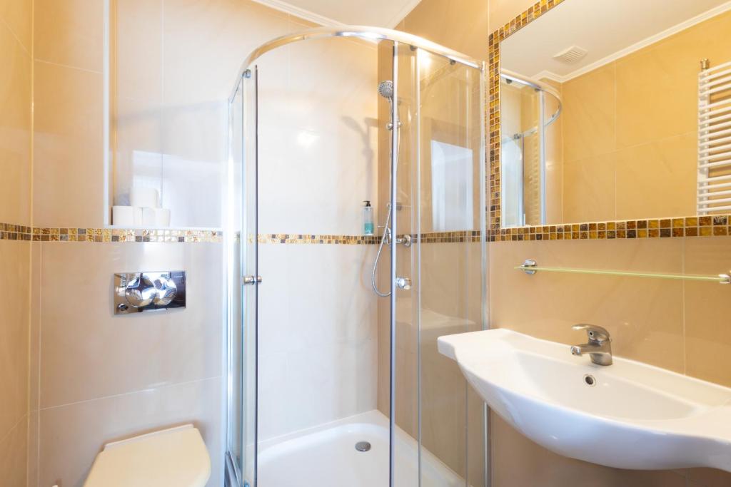 Noclegi Stadion Bed & Breakfast - Resim 33