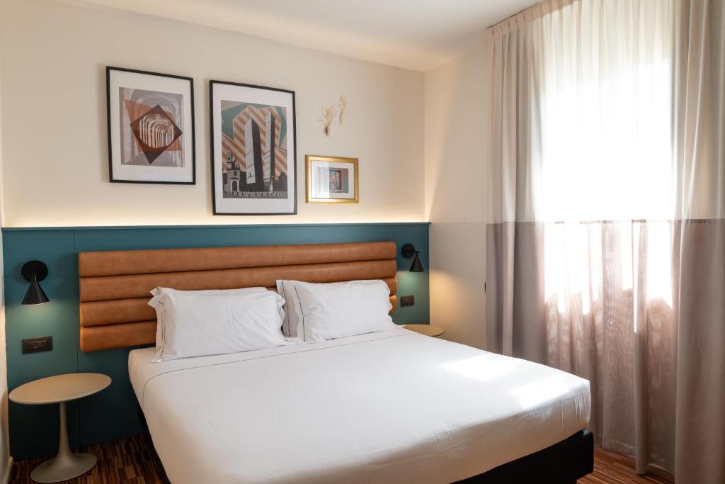 Postel nebo postele na pokoji v ubytování Bleis Hotel