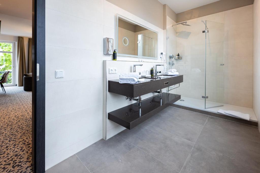 Kaiserhof Victoria - Double Room Business Haus Dietz