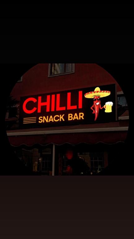 Certificato, attestato, insegna o altro documento esposto da Hostel Chilli