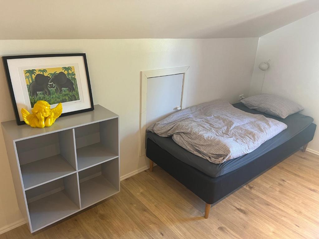 Postel nebo postele na pokoji v ubytování Fjelstrup Kro