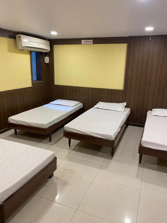 Postel nebo postele na pokoji v ubytování Hotel Skylark