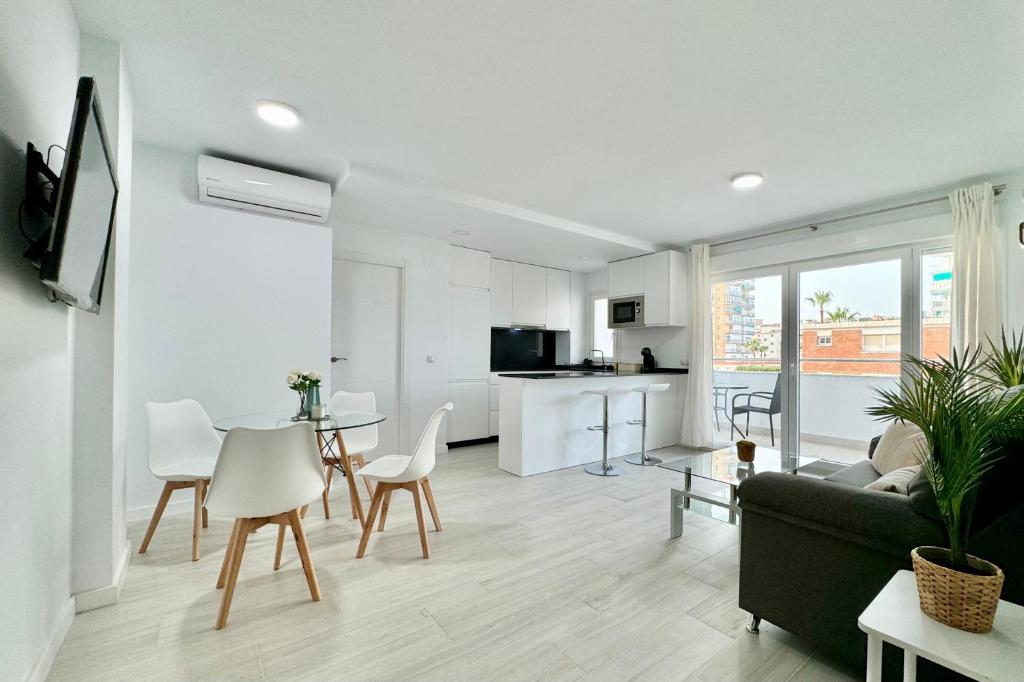 Apartamento en 1ª línea de playa, piscina y parking