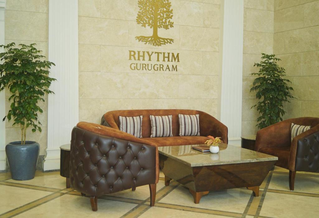 Posezení v ubytování Rhythm Gurugram Hotel & Suites, Sohna Road
