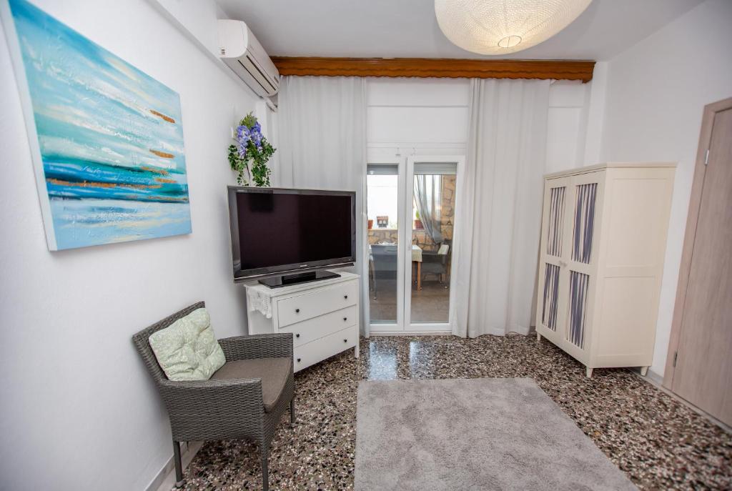 T H E BERLIN Studios and Suites - 12