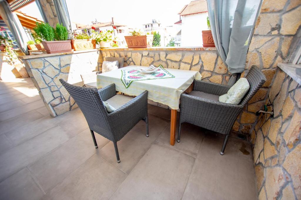 T H E BERLIN Studios and Suites - 19