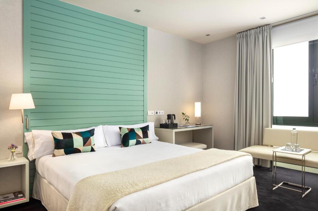 
Urban Executive Room
