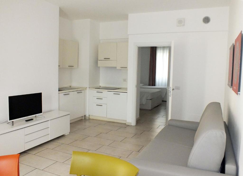 Kuchyň nebo kuchyňský kout v ubytování BB Hotels Aparthotel Visconti